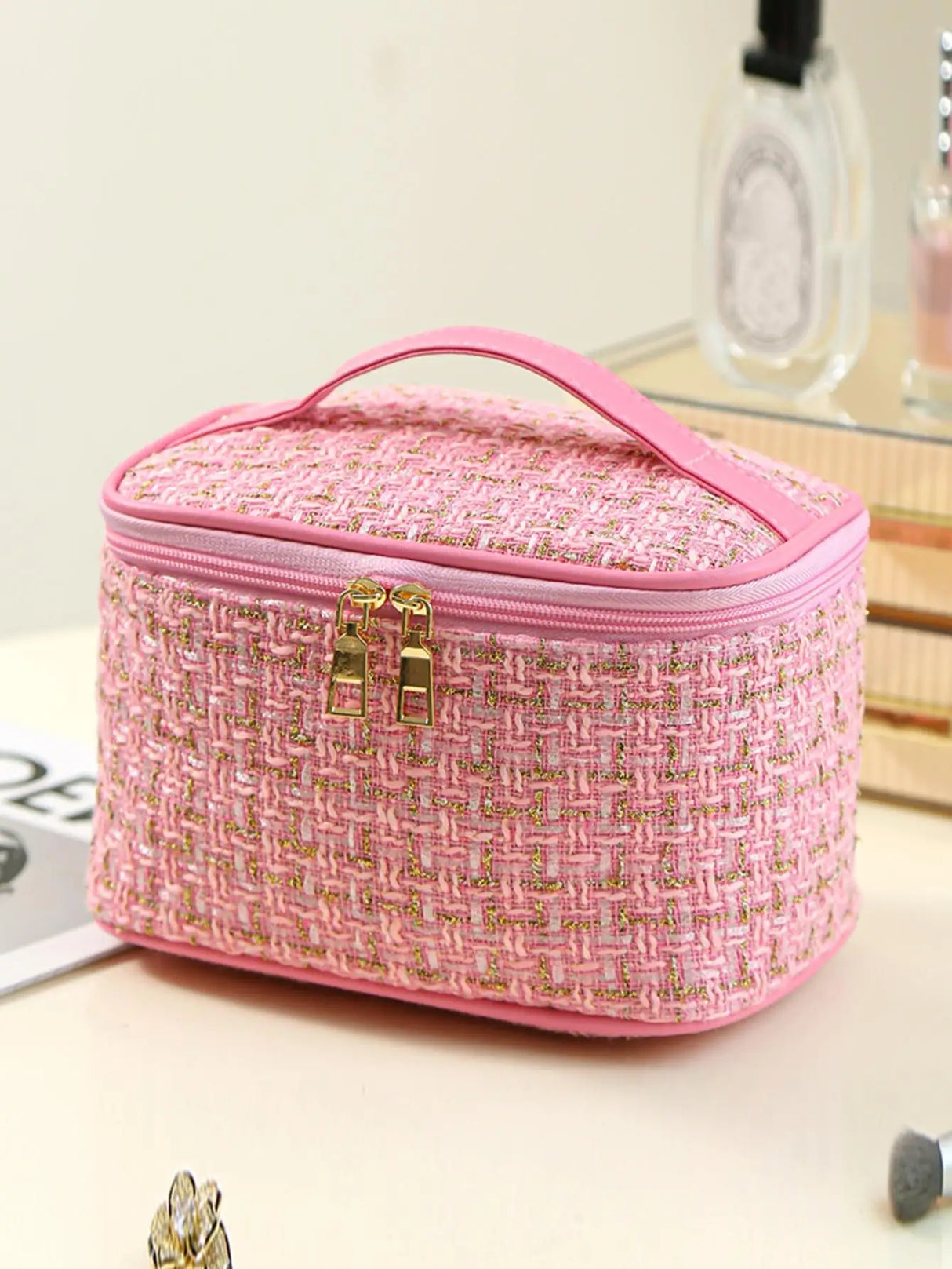 European and American fashion style makeup bag large capacity high value super hot portable cosmetics storage wash