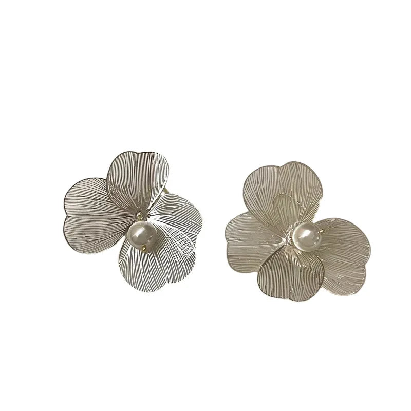 Metal Flower Pearl Earrings European And American Style