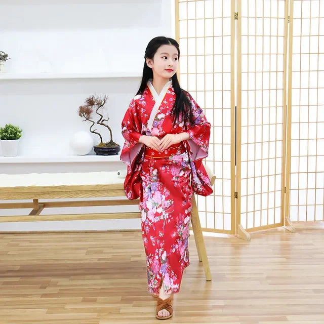 Cute girl Japanese ethnic style kimono and dance