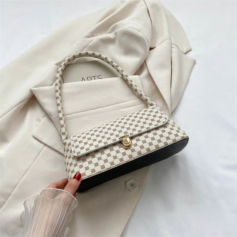 Fashionable and simple shoulder bag, trendy small square