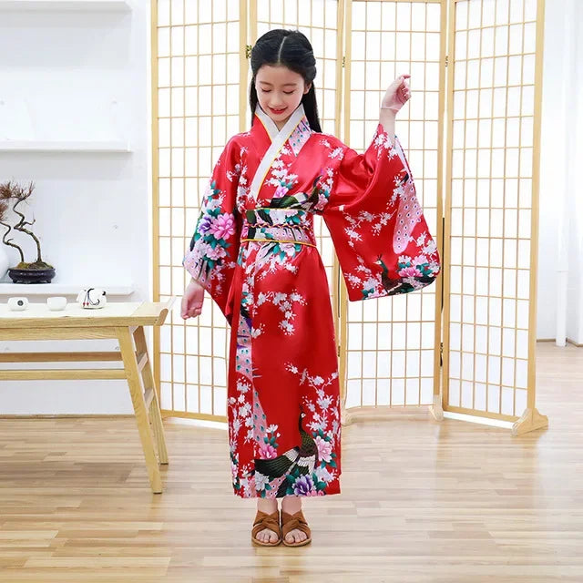 Cute girl Japanese ethnic style kimono and dance