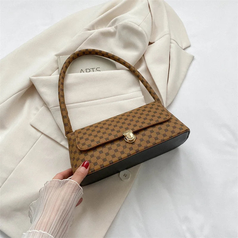 Fashionable and simple shoulder bag, trendy small square