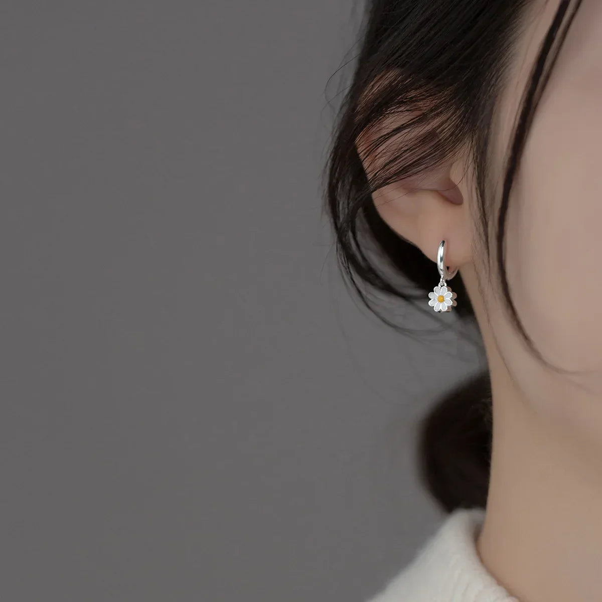 925 Sterling Silver Vintage Flower Little Daisy Earrings