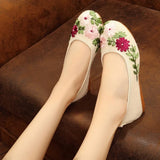 2023 New Chinese Girl Embroidered Cloth Shoes Hot