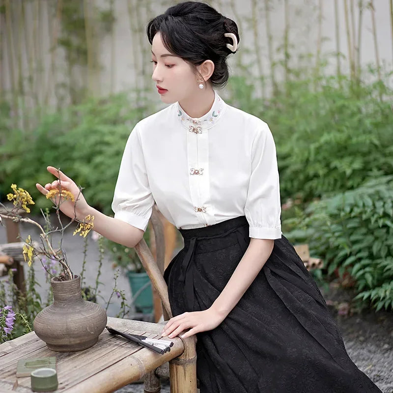 Woman Ming Dynasty Hanfu Horse Face Skirt Chinese