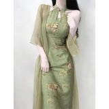 Women Waiting for Yanyus New Chinese Sleeveless Qipao